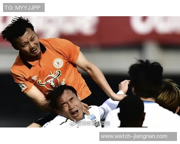 足球大腿腿围的秘密揭秘如何影响运动表现与球员的竞技状态